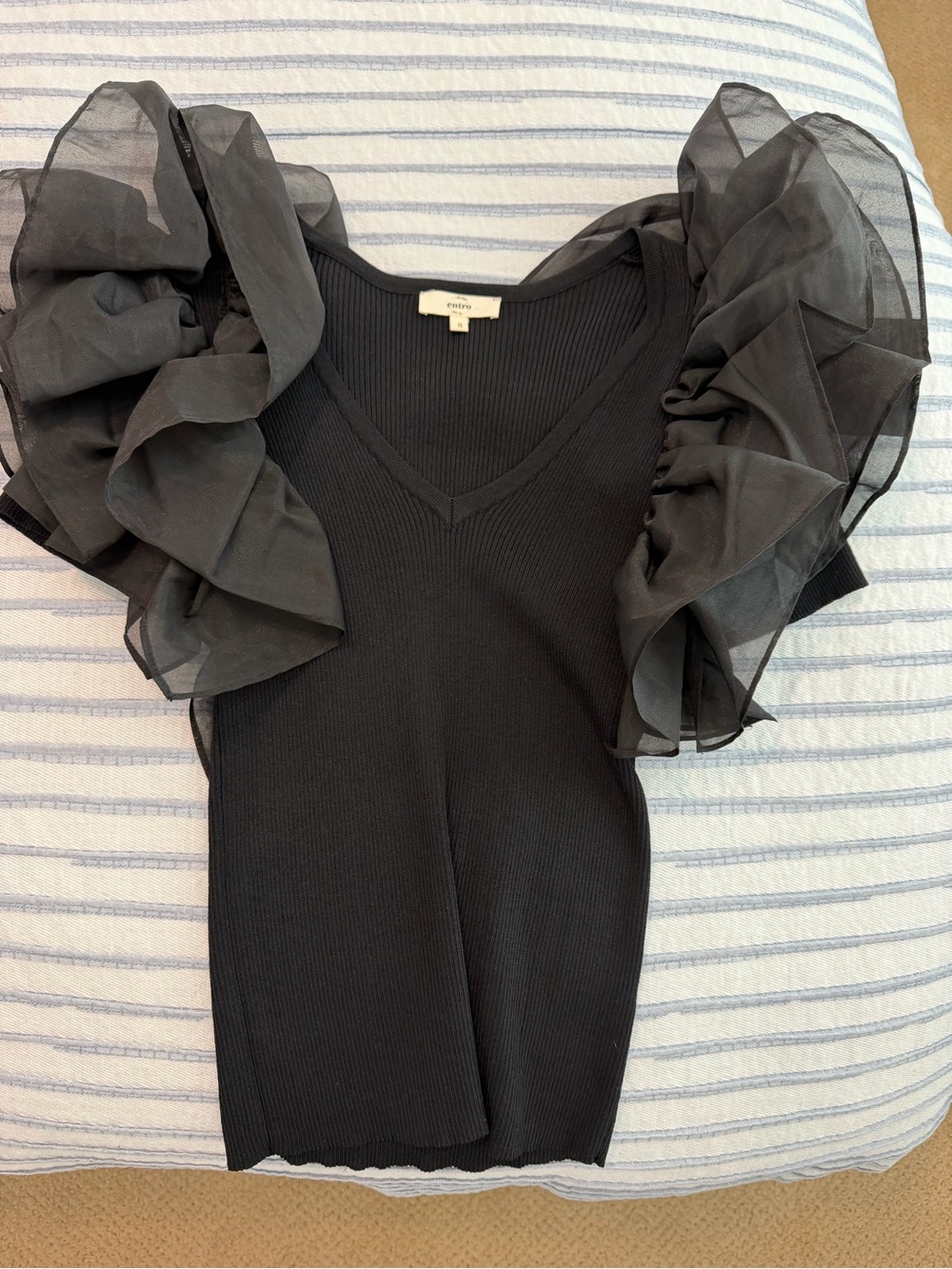 Black Ruffled Sleeve V-Neck Knit Top Entro Small